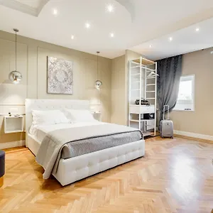 Mellini Palace By Premium Collection Gasthof